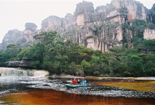 Vertikálna Amazónia I. - rieka ktorá neskôr bude vodopádom